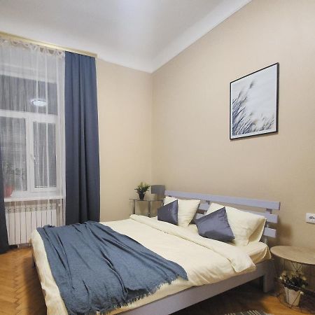 В Центрі М.Чернівці 2 Кімнатна Затишна Квартира. Exterior foto